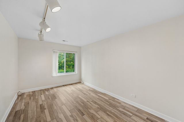 3070 Pheasant Creek Drive 106, Northbrook, IL 60062