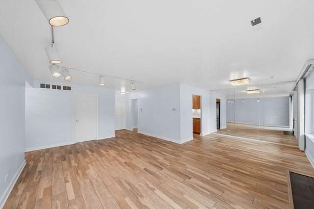 3070 Pheasant Creek Drive 106, Northbrook, IL 60062