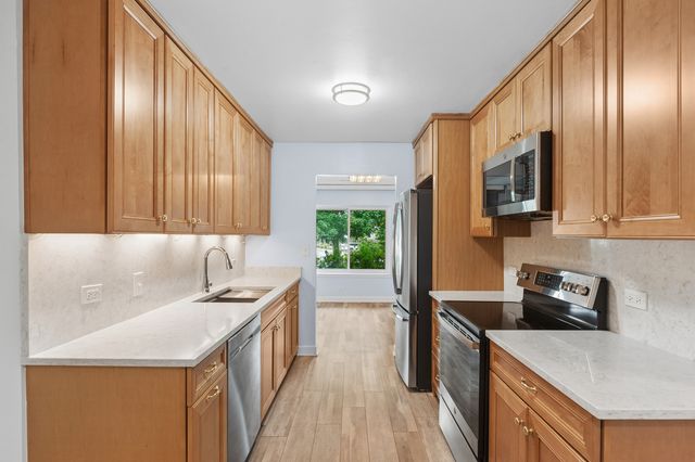 3070 Pheasant Creek Drive 106, Northbrook, IL 60062