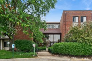 3070 Pheasant Creek Drive 106, Northbrook, IL 60062