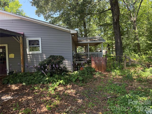 121 Brady Circle Road, Statesville, NC 28625