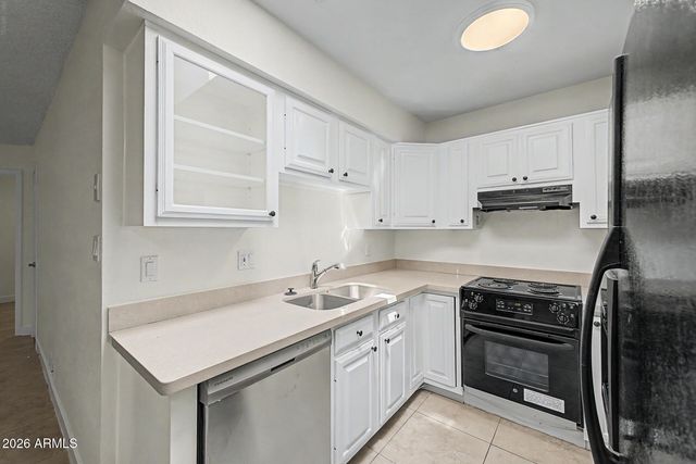 316 W HONONEGH Drive 6, Phoenix, AZ 85027