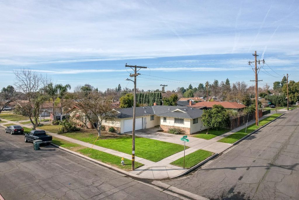 Image 1 of property listing at 3955 N Tollhouse Road, Fresno, CA 93726