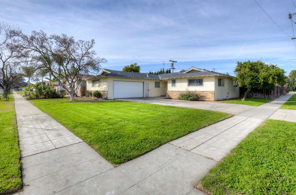 Image 16 of property listing at 3955 N Tollhouse Road, Fresno, CA 93726