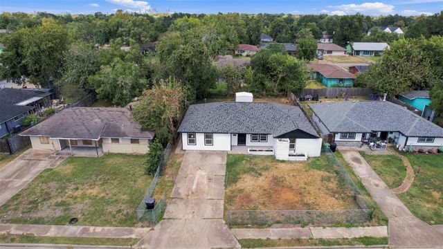 5711 Thrush Drive, Houston, TX 77033