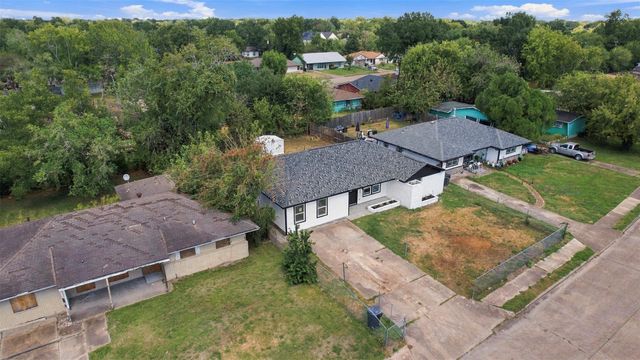 5711 Thrush Drive, Houston, TX 77033