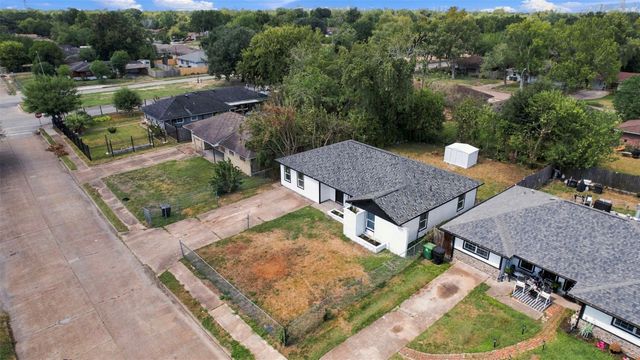 5711 Thrush Drive, Houston, TX 77033