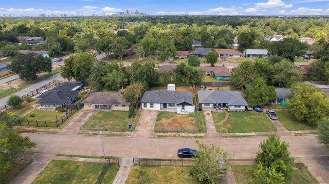 5711 Thrush Drive, Houston, TX 77033