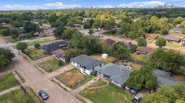 5711 Thrush Drive, Houston, TX 77033