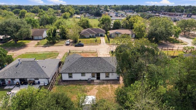 5711 Thrush Drive, Houston, TX 77033