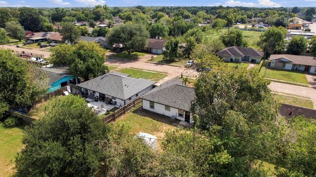 5711 Thrush Drive, Houston, TX 77033