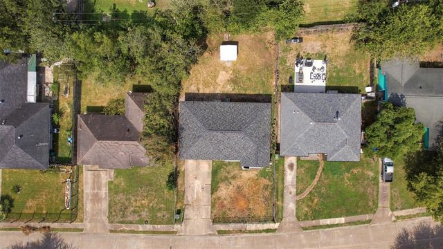5711 Thrush Drive, Houston, TX 77033