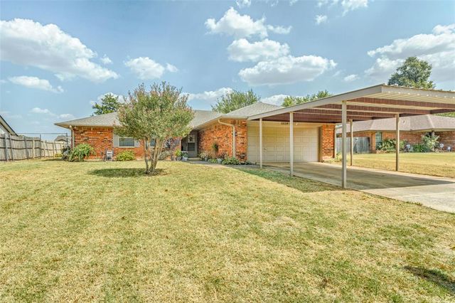 11824 Larkdale Drive, Yukon, OK 73099