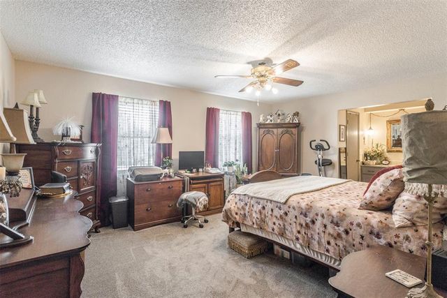11824 Larkdale Drive, Yukon, OK 73099