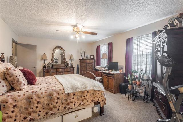 11824 Larkdale Drive, Yukon, OK 73099