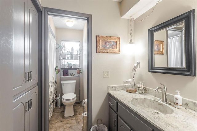 11824 Larkdale Drive, Yukon, OK 73099