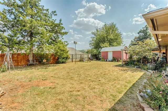 11824 Larkdale Drive, Yukon, OK 73099