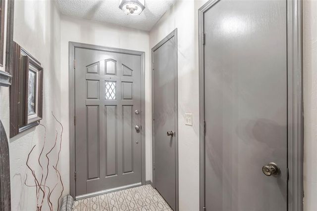 11824 Larkdale Drive, Yukon, OK 73099