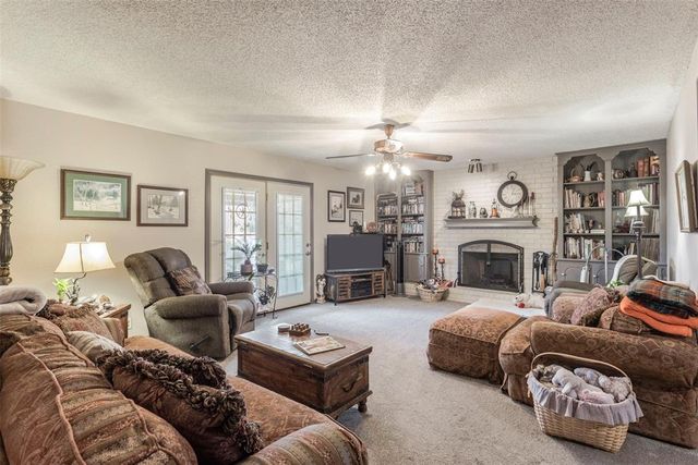 11824 Larkdale Drive, Yukon, OK 73099