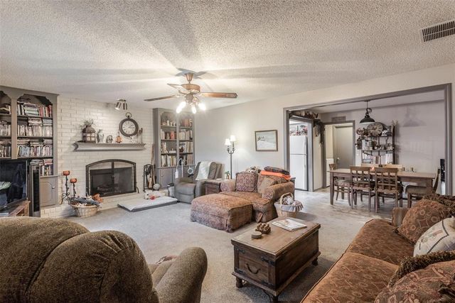 11824 Larkdale Drive, Yukon, OK 73099