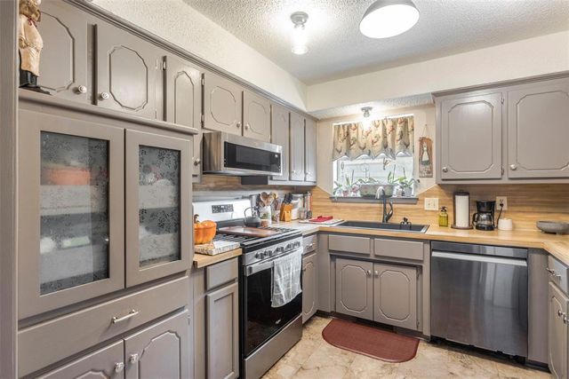 11824 Larkdale Drive, Yukon, OK 73099