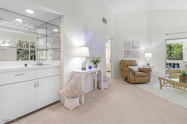 660 Wiggins Bay DR B21, Naples, FL 34110