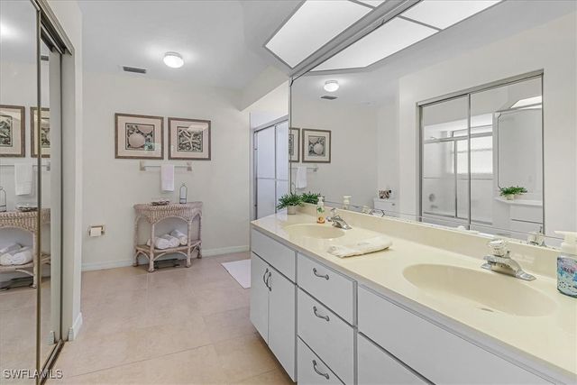 660 Wiggins Bay DR B21, Naples, FL 34110