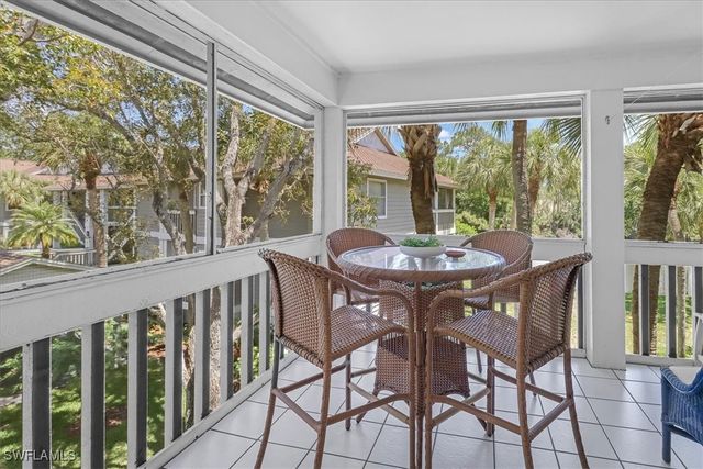 660 Wiggins Bay DR B21, Naples, FL 34110