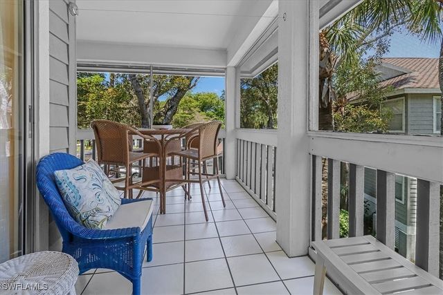 660 Wiggins Bay DR B21, Naples, FL 34110