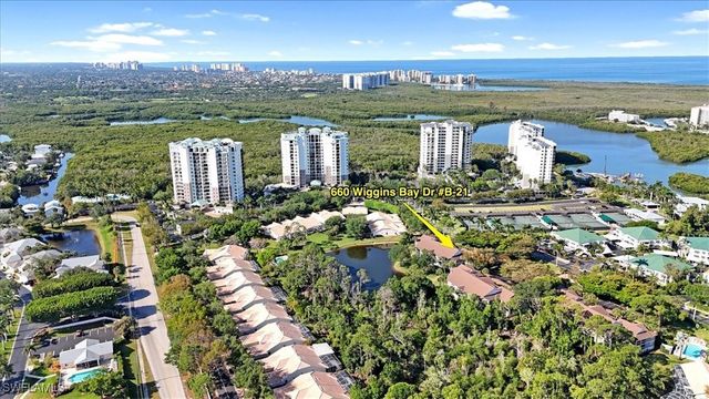 660 Wiggins Bay DR B21, Naples, FL 34110