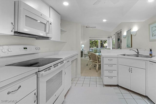 660 Wiggins Bay DR B21, Naples, FL 34110