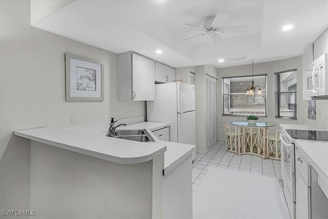 660 Wiggins Bay DR B21, Naples, FL 34110