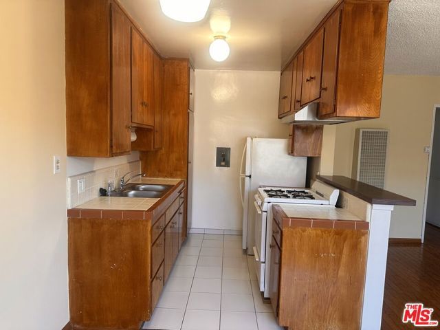 12300 Pacific Avenue 7, Los Angeles, CA 90066