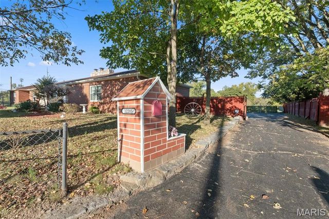 12205 Bellefontaine Road, St Louis, MO 63138