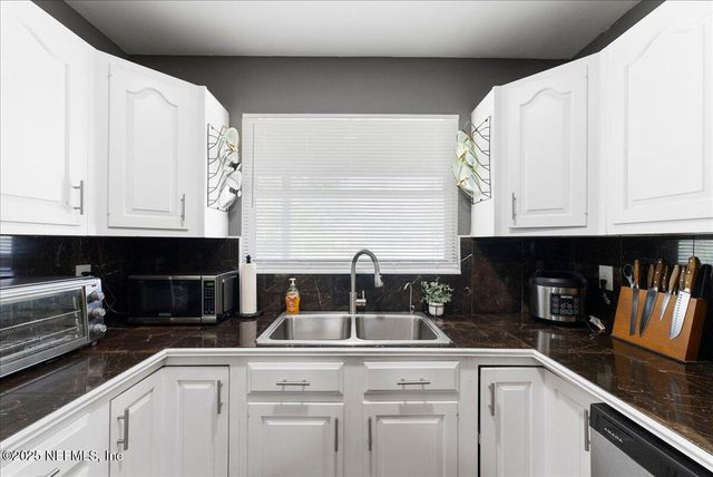 1629 LOUVRE Drive, Jacksonville, FL 32221