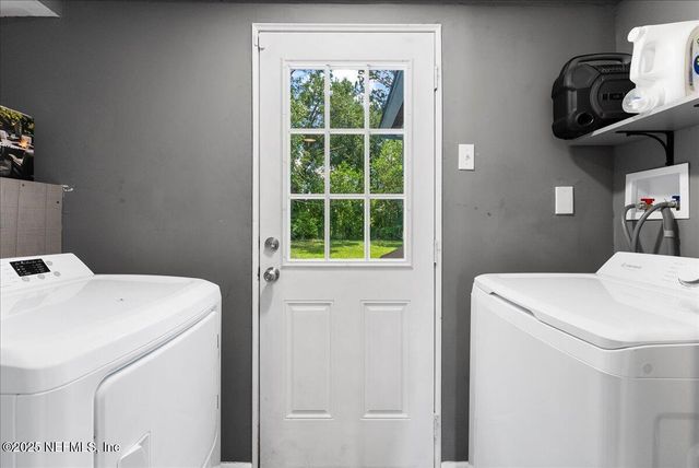 1629 LOUVRE Drive, Jacksonville, FL 32221