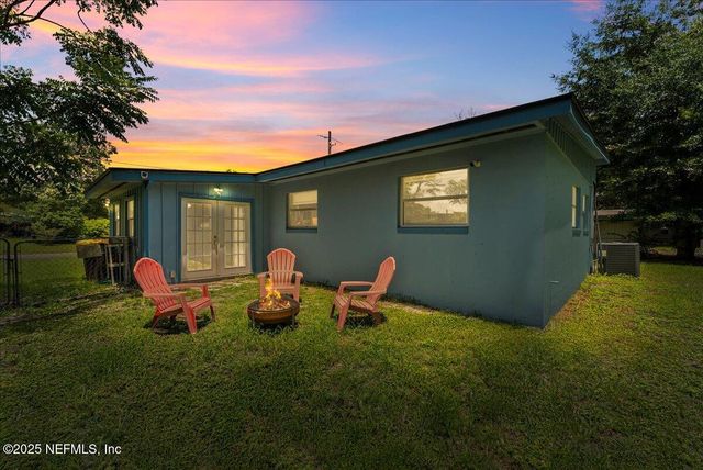 1629 LOUVRE Drive, Jacksonville, FL 32221
