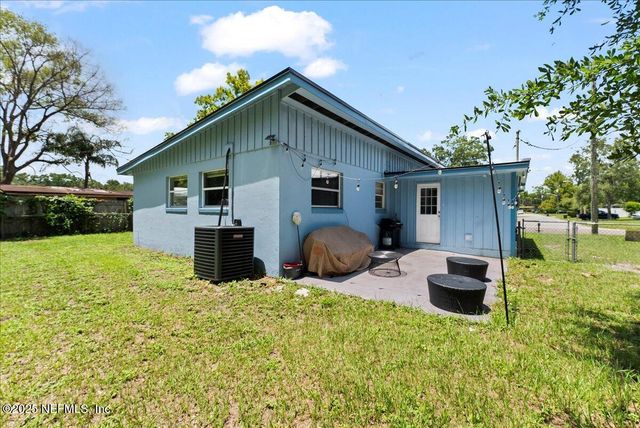 1629 LOUVRE Drive, Jacksonville, FL 32221