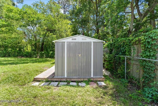 1629 LOUVRE Drive, Jacksonville, FL 32221