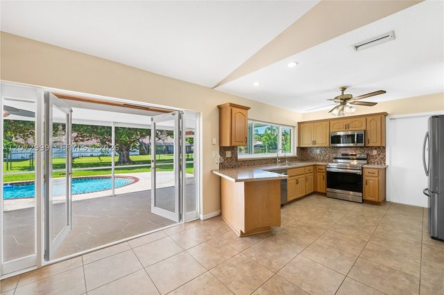 10370 NW 20th Ct, Sunrise, FL 33322