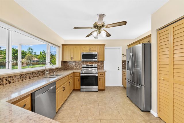 10370 NW 20th Ct, Sunrise, FL 33322