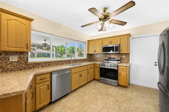 10370 NW 20th Ct, Sunrise, FL 33322