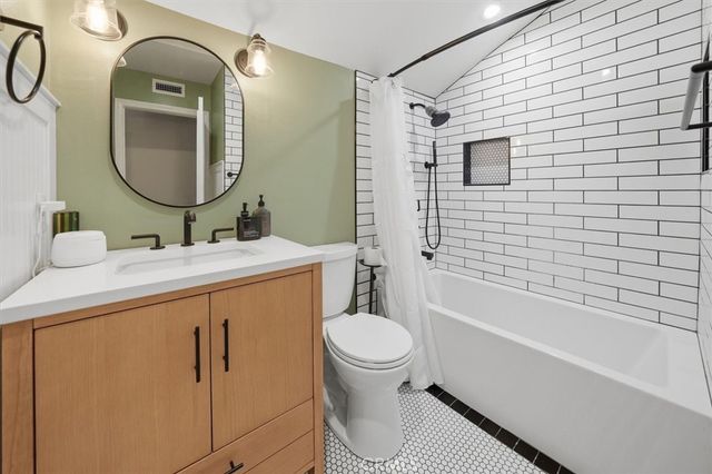 28828 Loretta Lane, Canyon Country, CA 91387