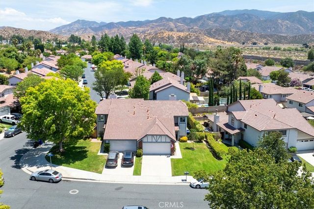 28828 Loretta Lane, Canyon Country, CA 91387