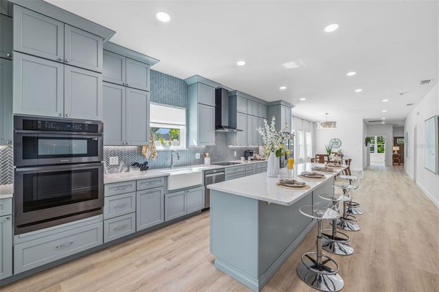 494 39TH AVENUE N, St Petersburg, FL 33704