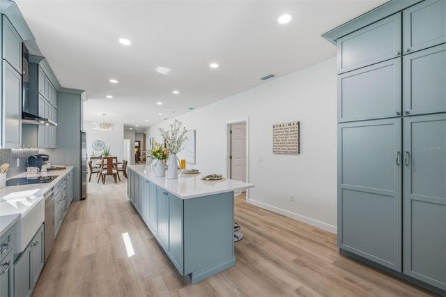 494 39TH AVENUE N, St Petersburg, FL 33704