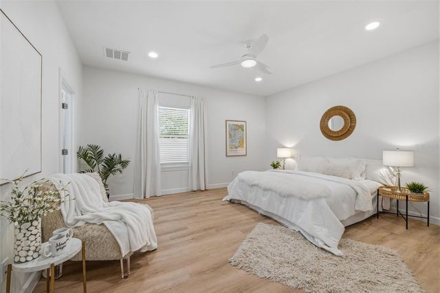 494 39TH AVENUE N, St Petersburg, FL 33704