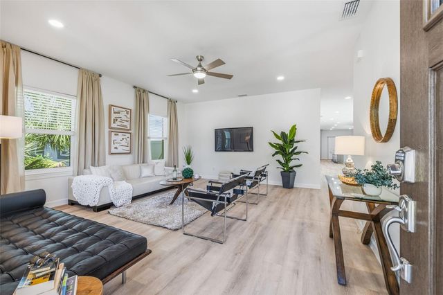 494 39TH AVENUE N, St Petersburg, FL 33704