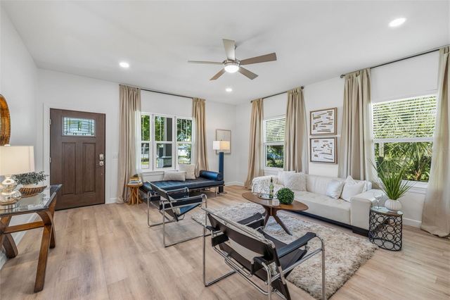 494 39TH AVENUE N, St Petersburg, FL 33704