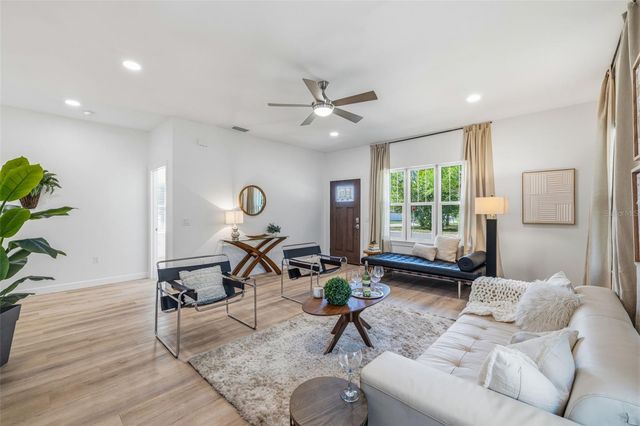 494 39TH AVENUE N, St Petersburg, FL 33704